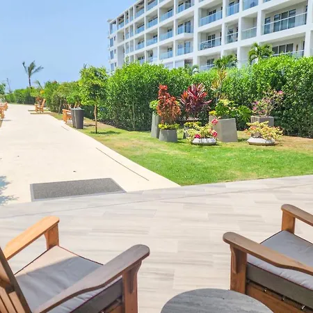 Gorgeous New Next To The Beach Apartment