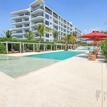 Gorgeous New Next To The Beach Apartment *