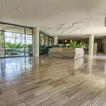 Gorgeous New Apartment Next To The Beach